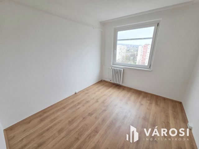 Igényesen felújított panel lakás jó helyen