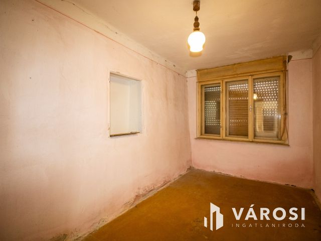 Nappali + két szobás családi ház Eleken