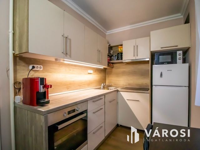 Gyönyörűen felújított 2 szobás lakás a belváros határán