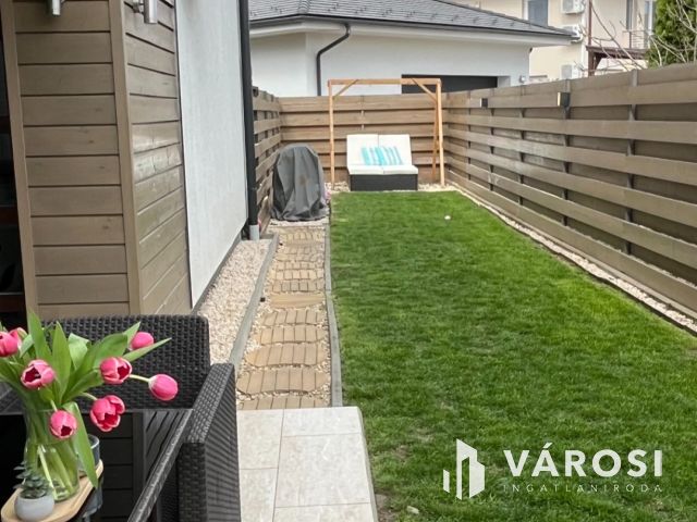 Exkluzív, kertkapcsolatos lakás Újszegeden