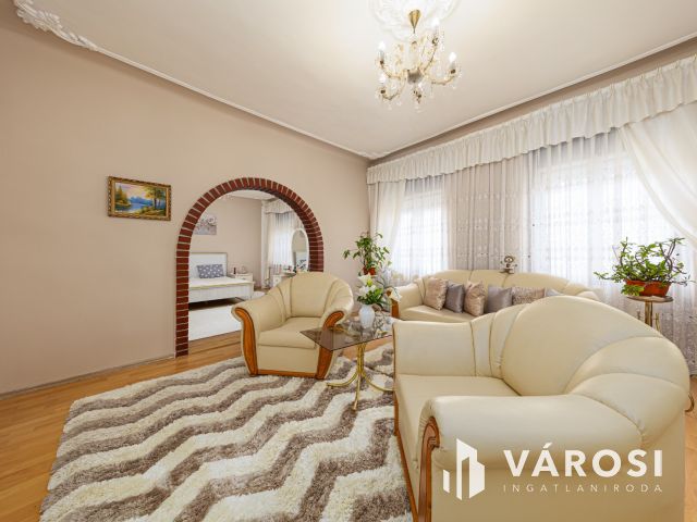 Felsővároson sarki telek