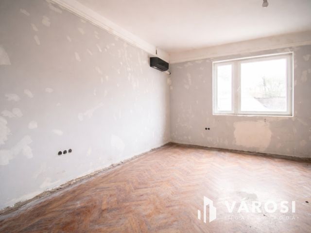 Modern elrendezés, jó ár Nagyszénáson