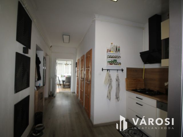 Felújított, 2 szobás házikó, pici kertel Szombathelyen