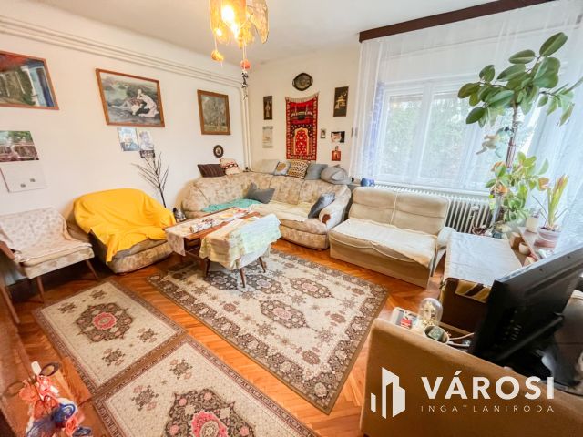 3 ingatlan 1 áráért Szentendrén!