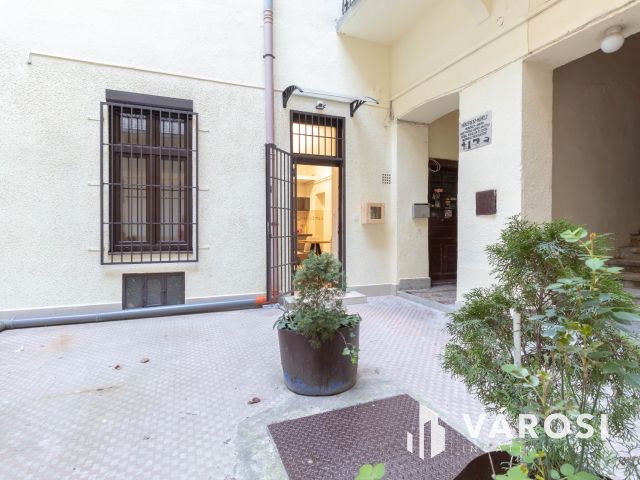 A Nyugati szomszédságában, csendes házban, felújított lakás