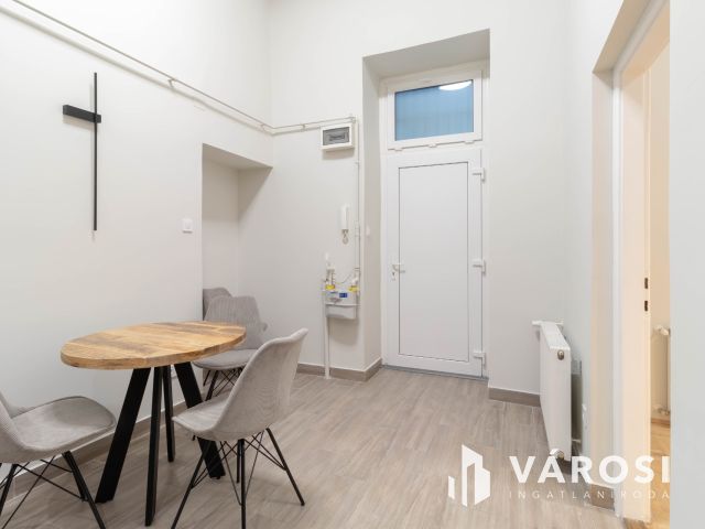 A Nyugati szomszédságában, csendes házban, felújított lakás