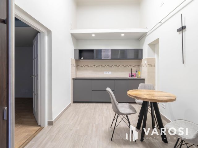 A Nyugati szomszédságában, csendes házban, felújított lakás