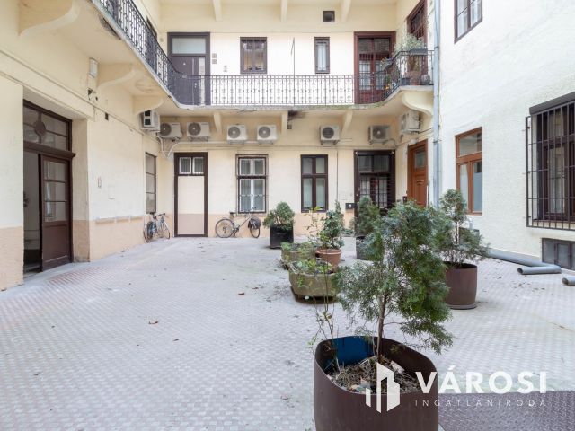 A Nyugati szomszédságában, csendes házban, felújított lakás