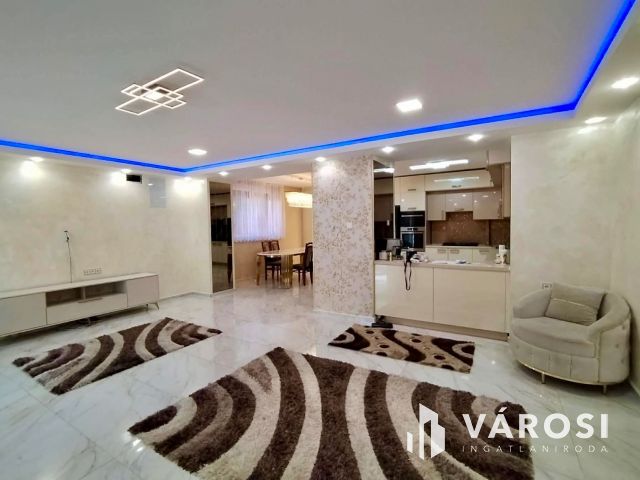 Felújított, több generációs családi ház eladó!