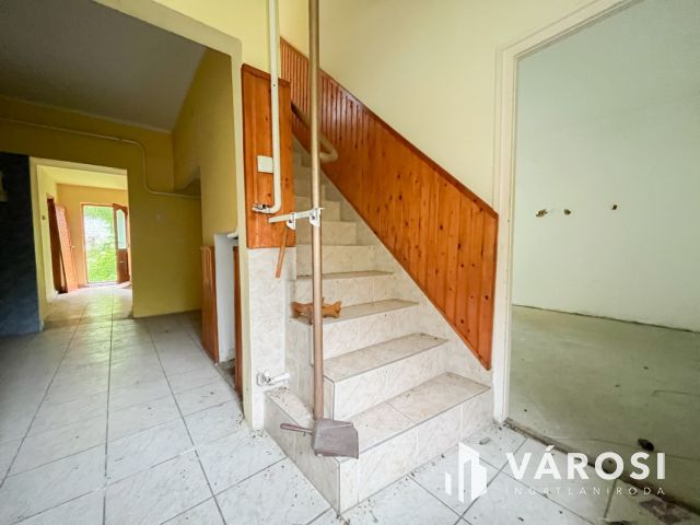Felújítandó sorház természetközeli helyen!