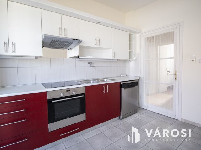 5 szoba, dupla garázs, napelem  Újkígyóson