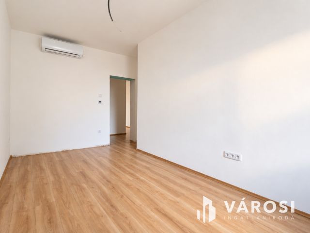 Világos 3 szobás lakás Rákoscsabán autóbeállóval