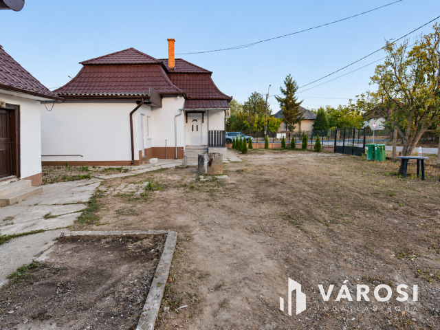 Felújított családi ház, saroktelken, Zsámbokon